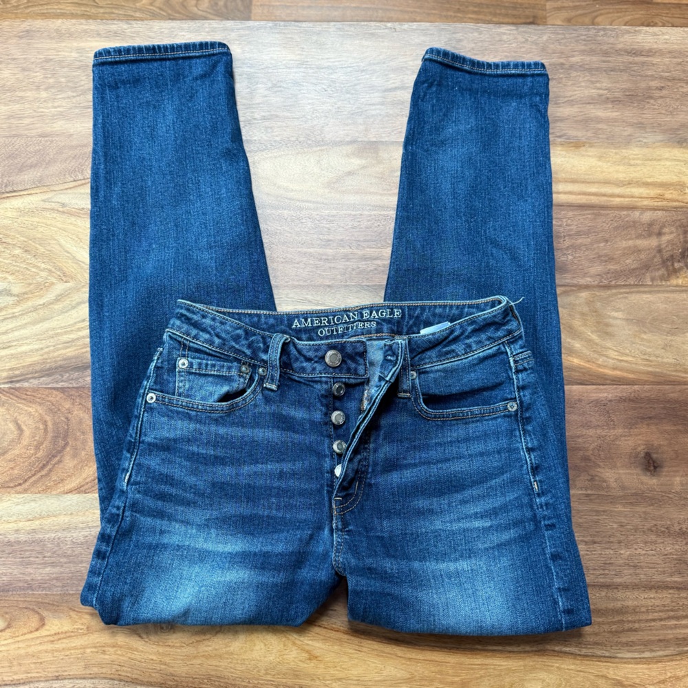 American Eagle Vintage High-Rise Blue Jeans